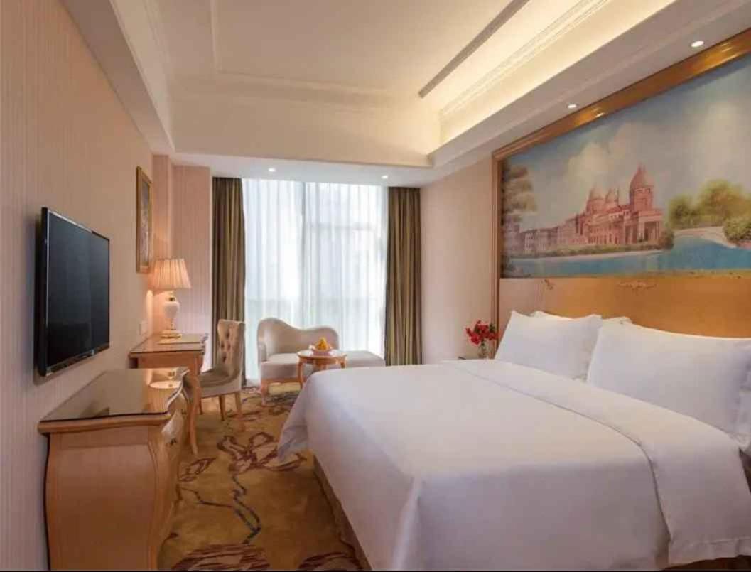Vienna Hotel Shenzhen Baoneng City Plaza Екстериор снимка