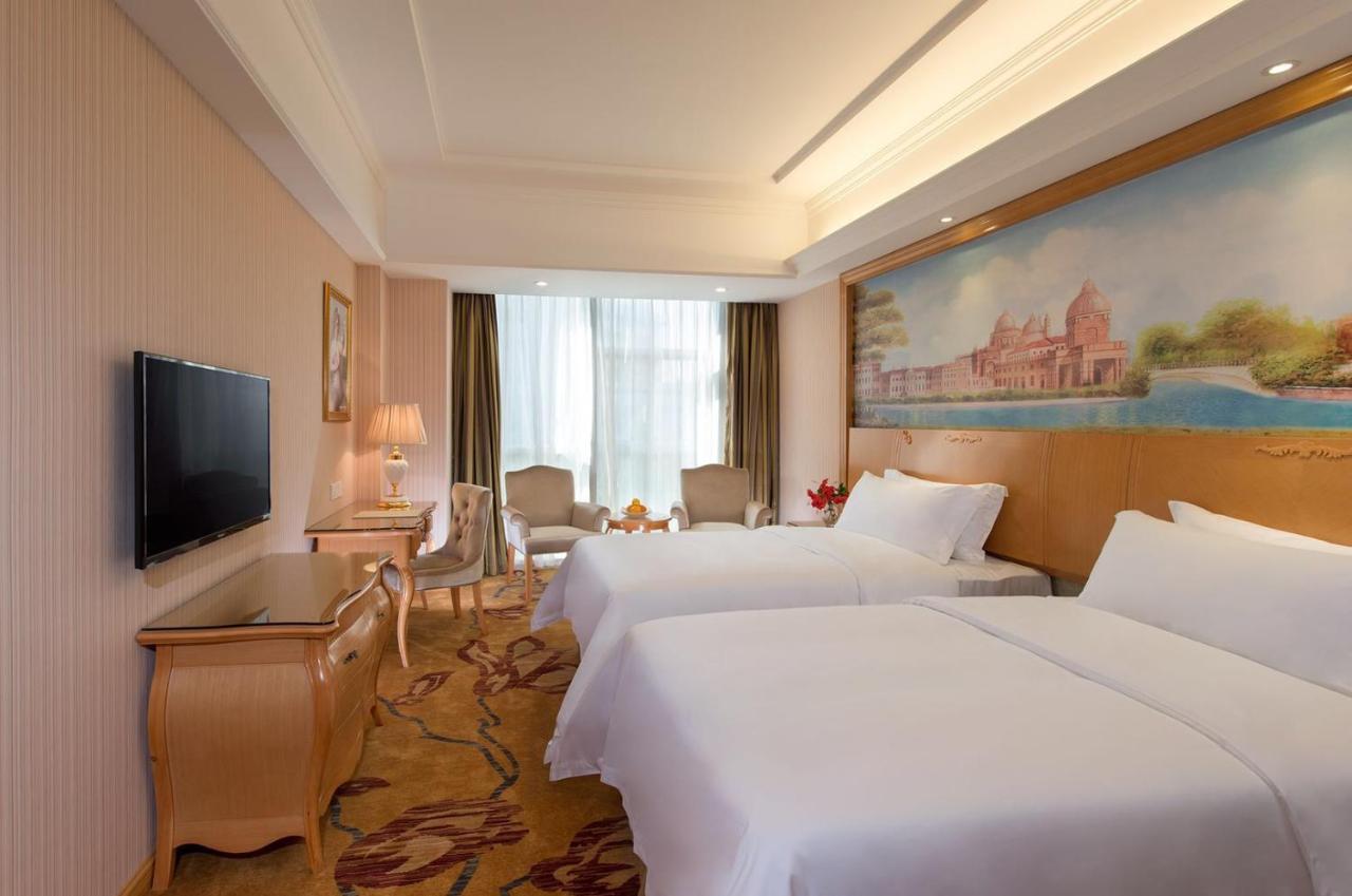 Vienna Hotel Shenzhen Baoneng City Plaza Екстериор снимка